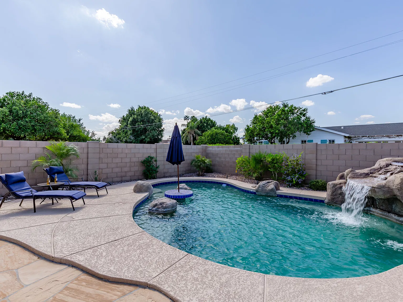 5 bed, 2700 sqft, $7,995 — Photo 2