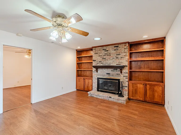 7021 Kingsbury Dr — Photo 7