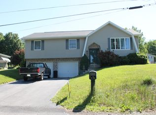 123 Lower Powderly St, Carbondale, PA 18407
