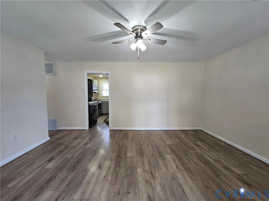 3 bed, 1.0 bath, 1007 sqft, $1,675 — Photo 2