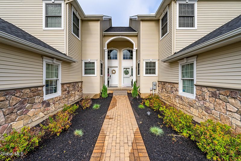 4th image of 9 Davis Court