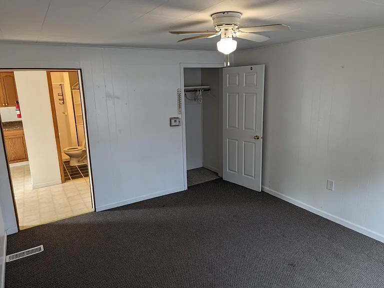 807 W Grove St #4 — Photo 4
