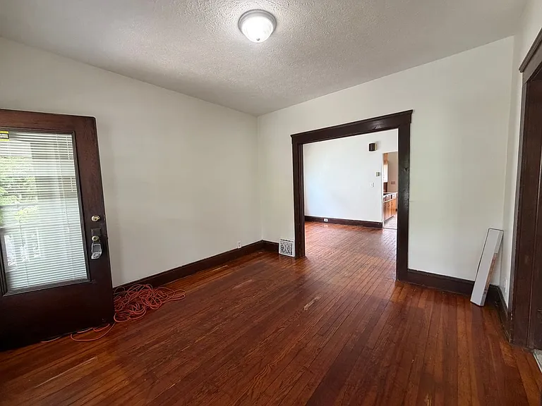 4517 Bucyrus Ave — Photo 5