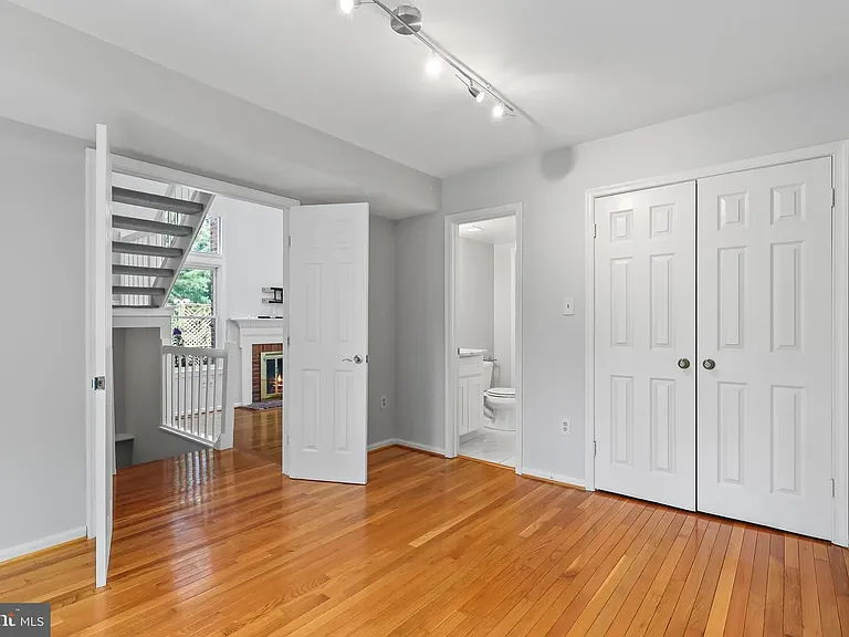 8421 Hollis Ln — Photo 10