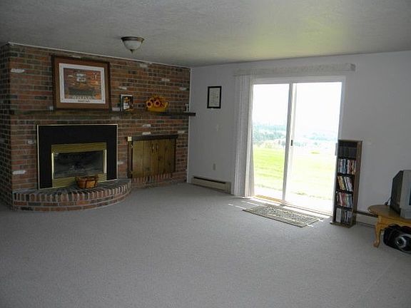 3rd image of 380 Cumberland St