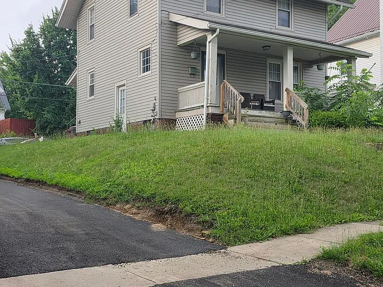 227 Banning Ave — Photo 1