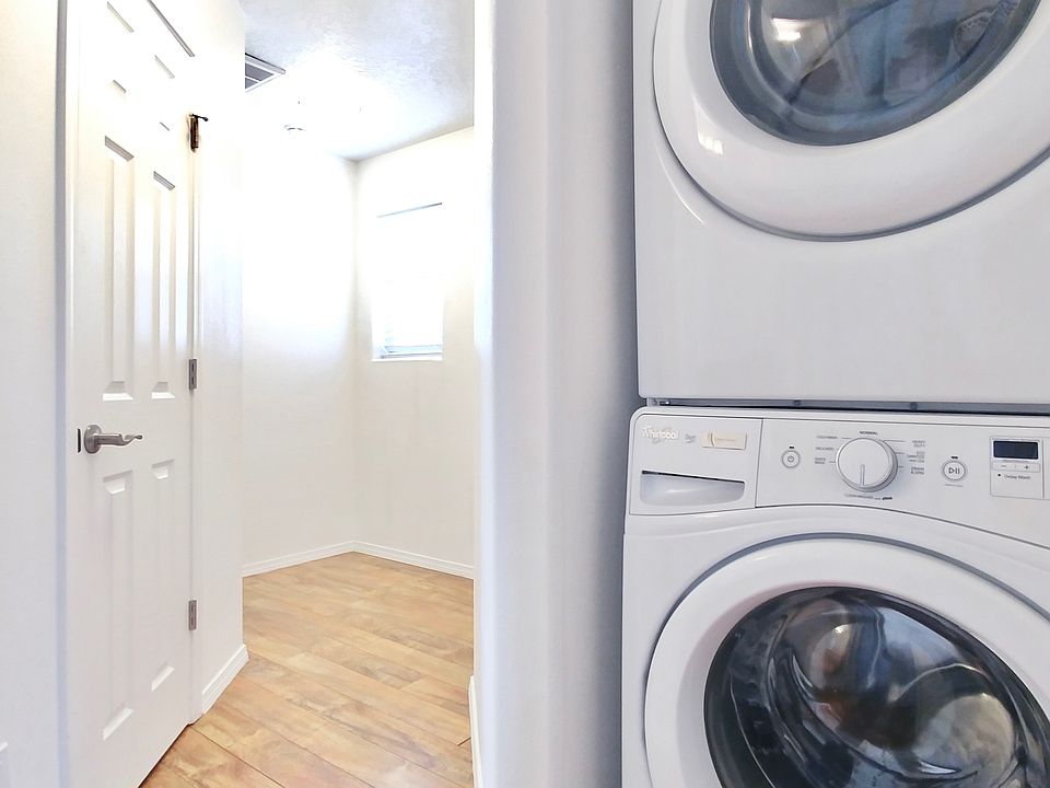 Similar Unit - Washer/ Dryer Included