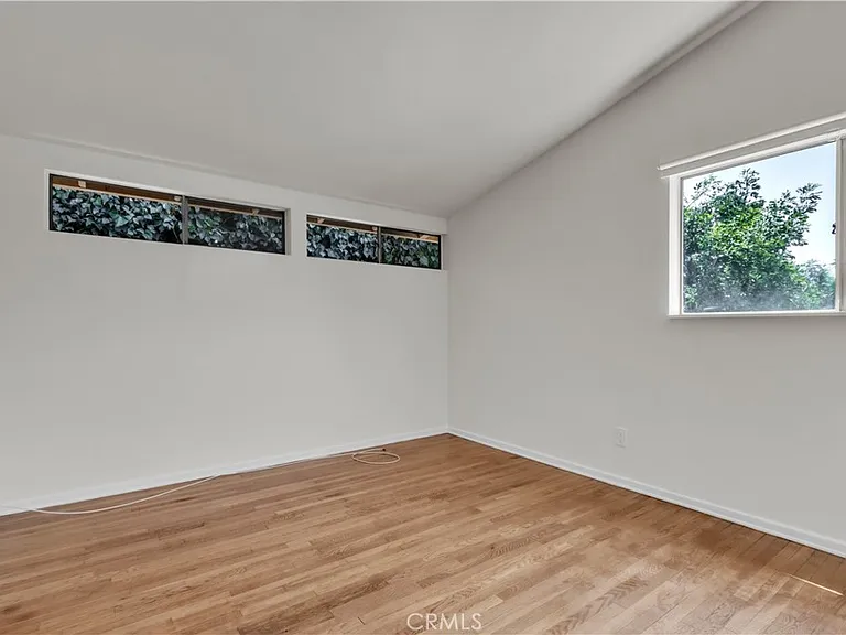 16433 Kingsbury St — Photo 21