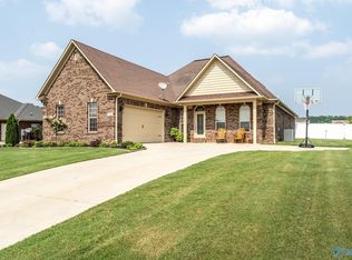 123 Meadowridge Dr, Hazel Green, AL 35750
