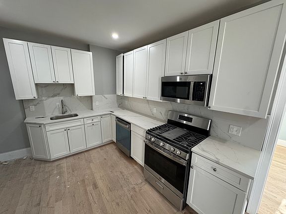5th image of 13 Spring St #5