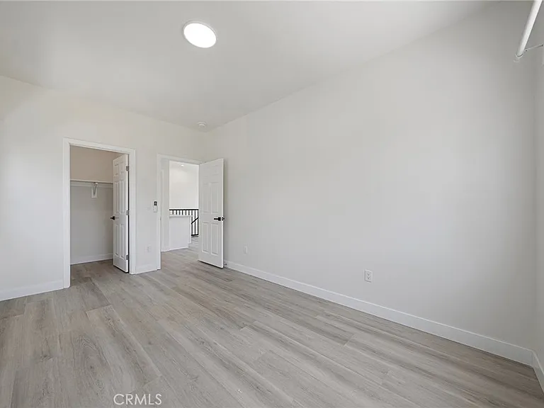 2423 S Myrtle Ave — Photo 2