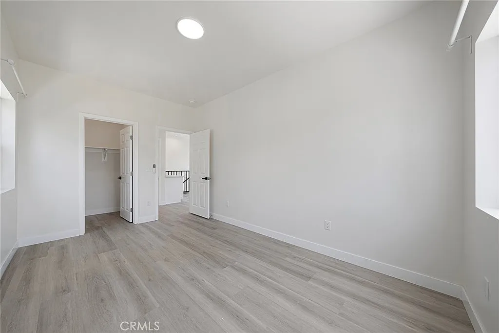 Building Photo - 2423 S Myrtle Ave