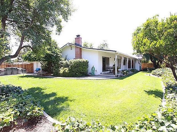 3rd image of 4719 Lake Dr