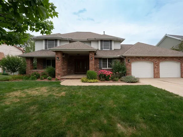 6 Swan Lake Rd, Bloomington, IL 61704
