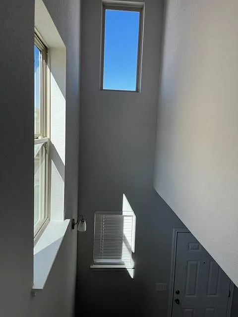 4 bed, 2.5 bath, 2015 sqft, $2,150 — Photo 2