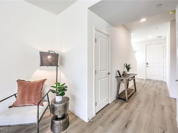 5th image of 3824 Tropical Zen Ave