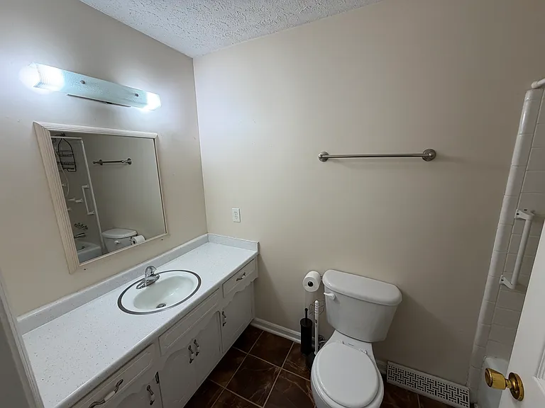 113 Avalon Cir — Photo 1