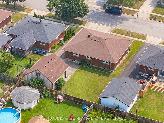 4th image of 140 Classic Ave
