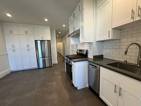 2nd image of 272-276 Connecticut St #274A