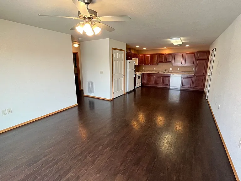 505 16th Ave NE #6 — Photo 7