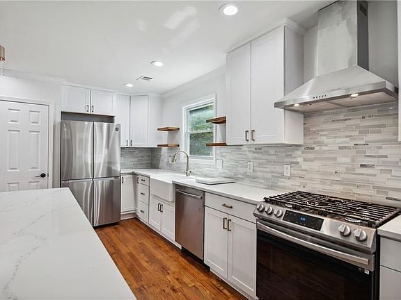 3rd image of 1249 Goodwin Rd