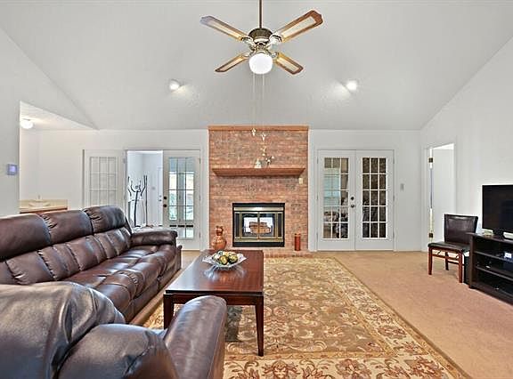 5th image of 722 Enfield Dr