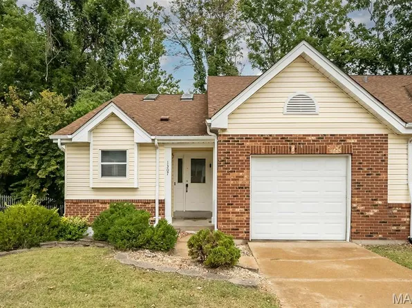 1307 Eagles Way Ct, Hazelwood, MO 63042