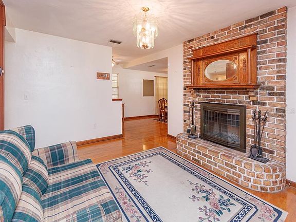 3rd image of 5222 Bonnie Brae Cir