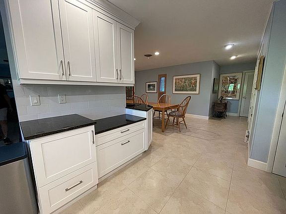 3rd image of 4305 Hickory Dr