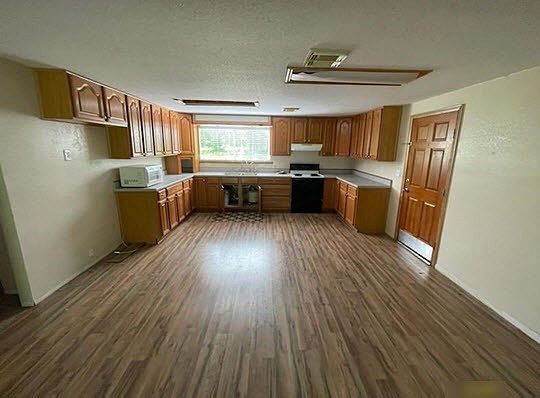 2nd image of 7021 Live Oak Dr