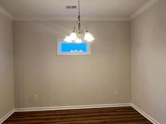 4th image of 320 Alameda Ln