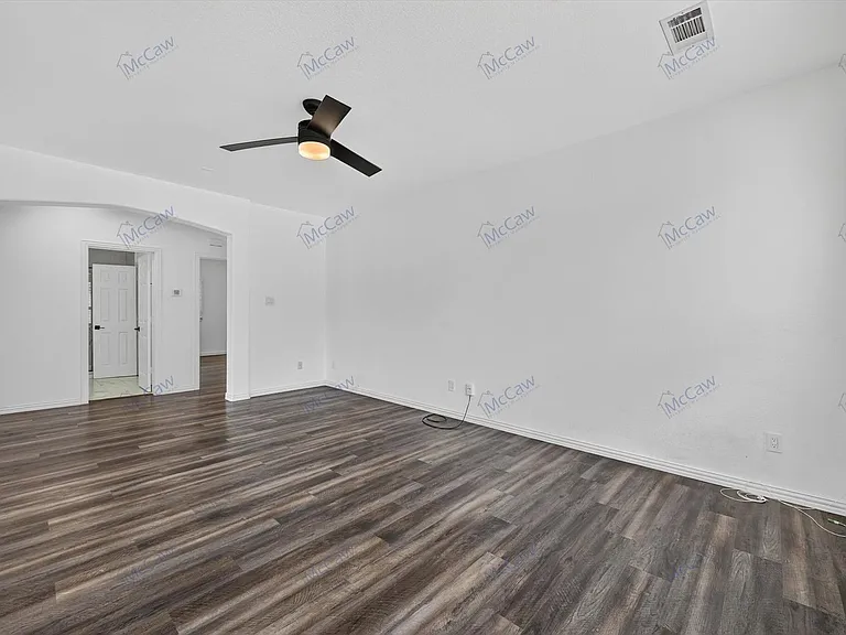 2208 Grizzly Run Ln — Photo 10