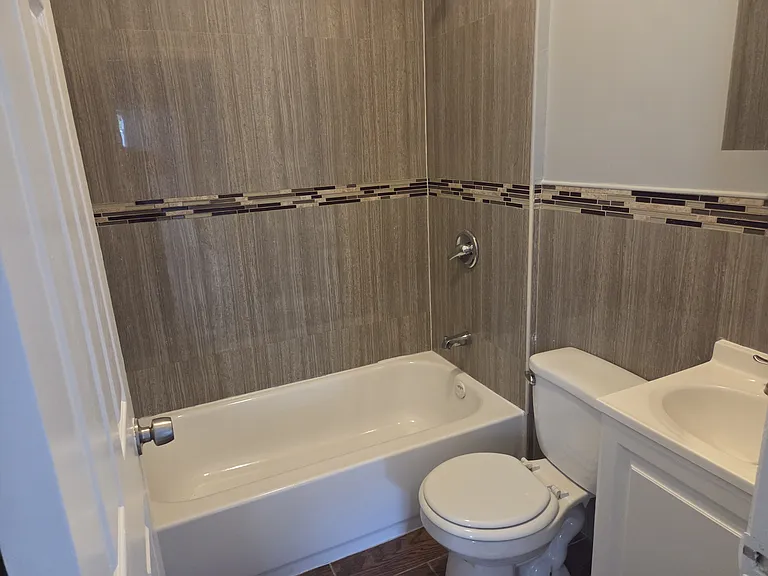453 S 18th St #3B — Photo 7