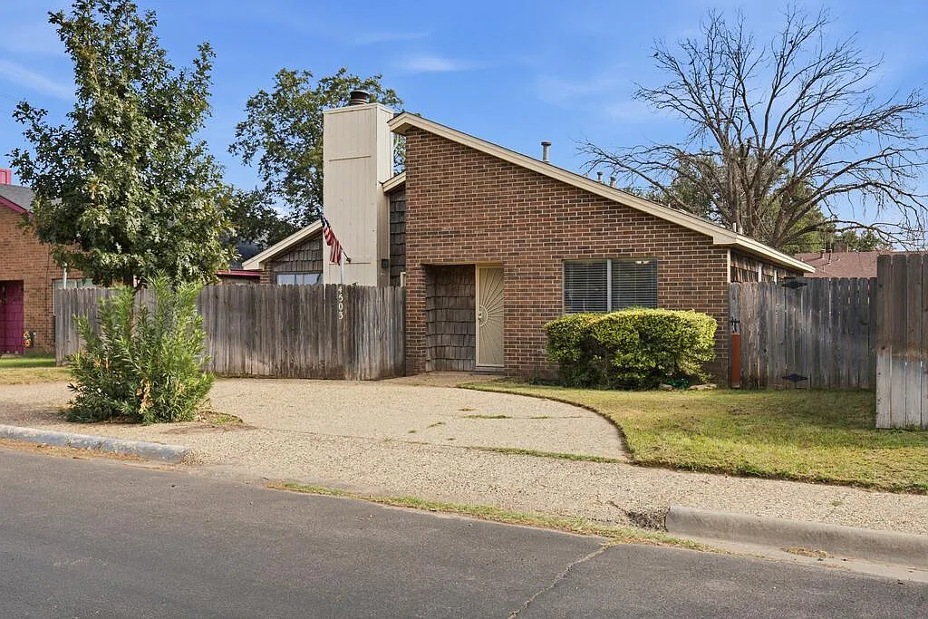 2 bed, 2.0 bath, 1454 sqft, $2,000 — Photo 1