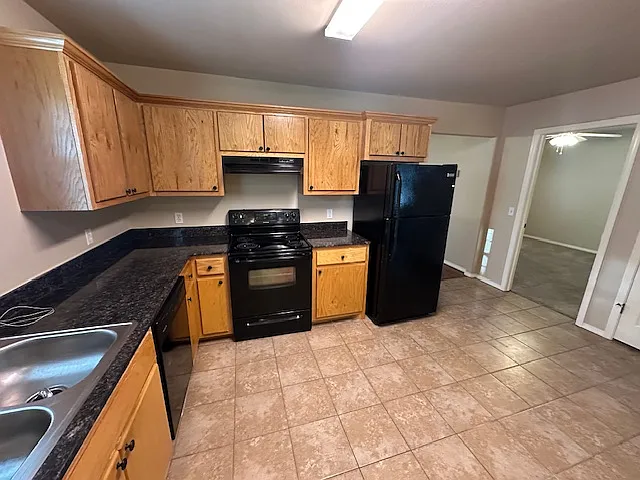 2 bed, 858 sqft, $1,100 — Photo 4