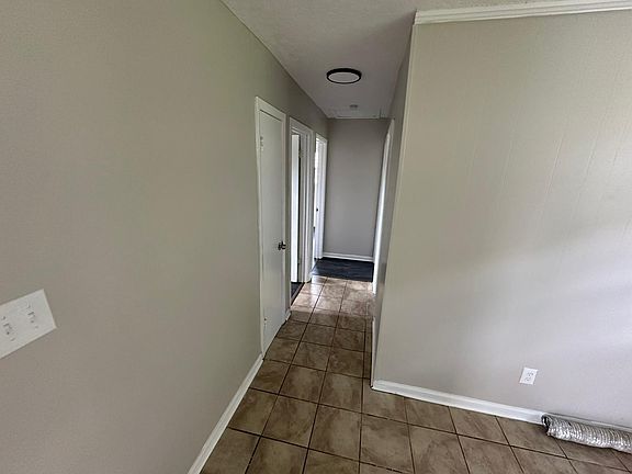 4th image of 550 Westside Dr