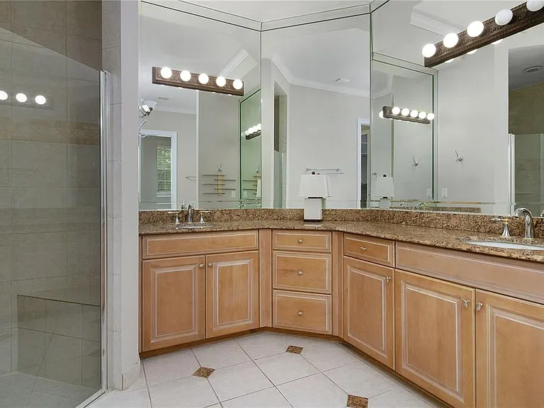 216 Eastpark Dr — Photo 30