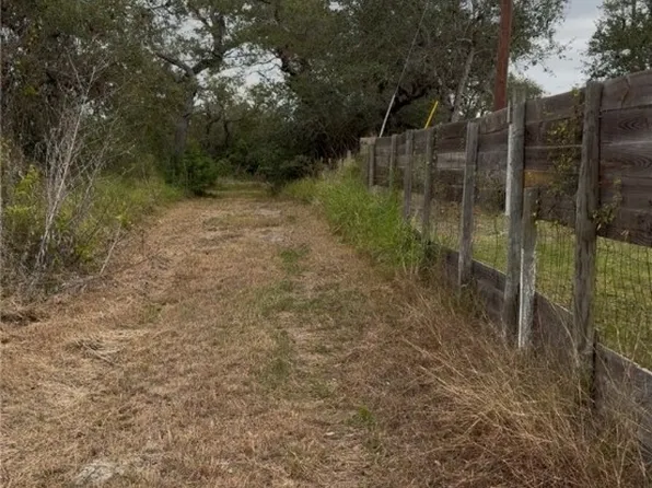 2557 Mundine Rd, Aransas Pass, TX 78336