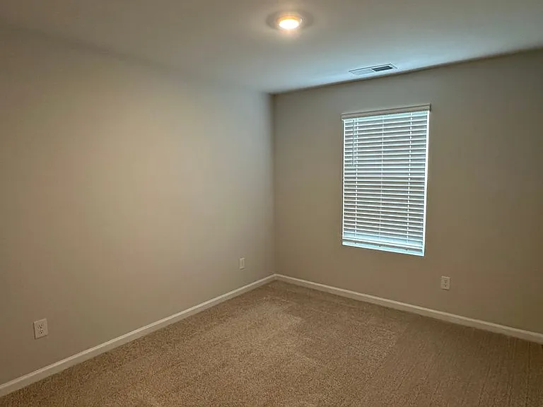 926 Lodgepole Ln — Photo 3