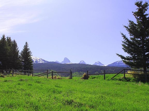 3rd image of 425 W Teton Hideaway Dr