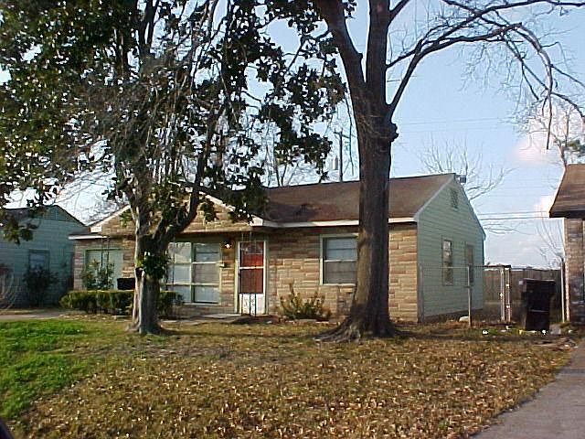 1st image of 3306 McCrarey Dr