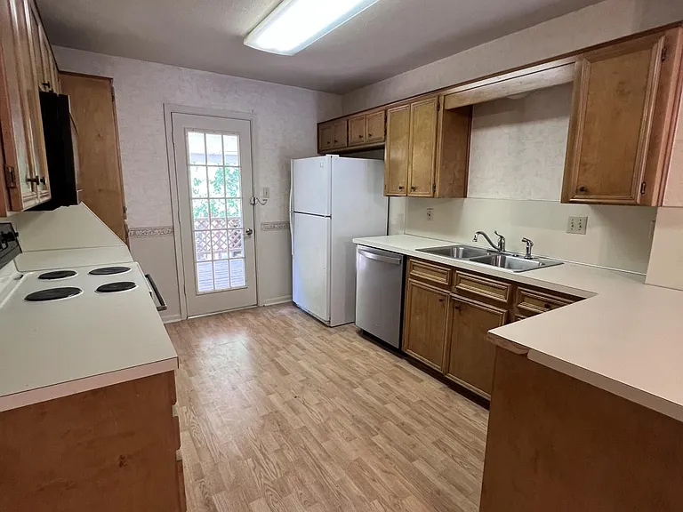 2104 Terrace Dr — Photo 18