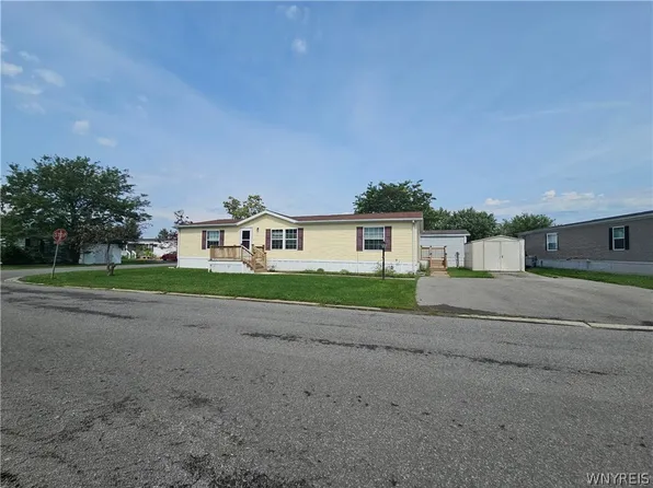 322 Vergreen Town, Lockport, NY 14094