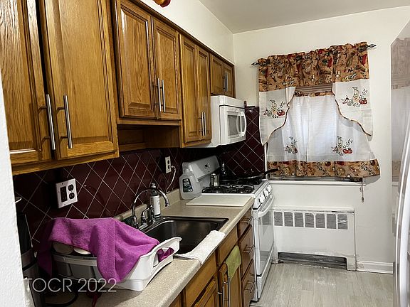 4th image of 2329-2339 Hudson Ter #A1-b