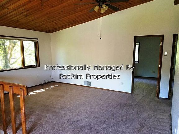 3rd image of 8124 Country Woods Dr