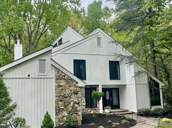 1025 Riverton Rd, Moorestown, NJ 08057
