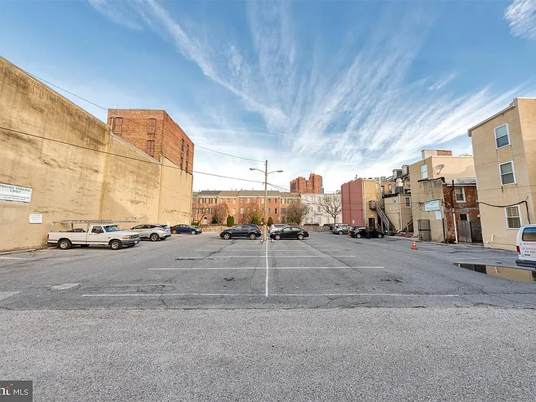 931 S Charles St — Photo 21