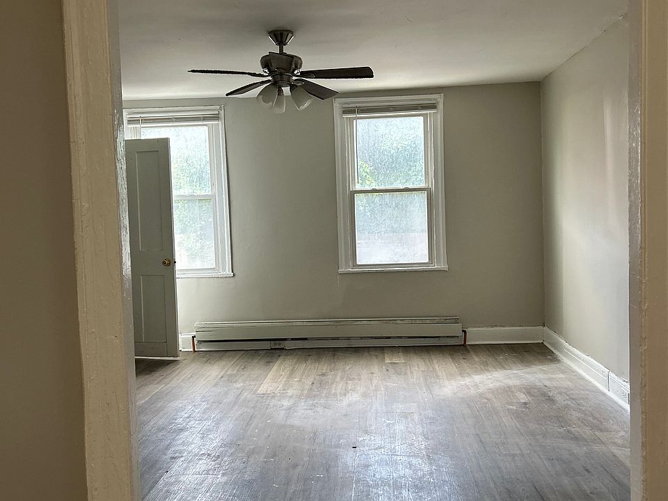 1st image of 255 4th St APT 1