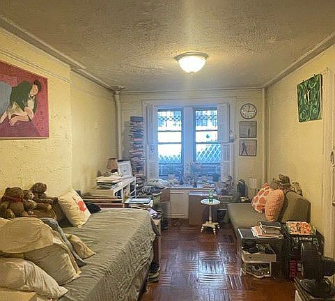 3rd image of 116 W 87th St #1