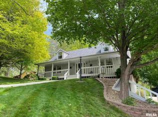 18629 Hilltop Rd, Petersburg, IL 62675